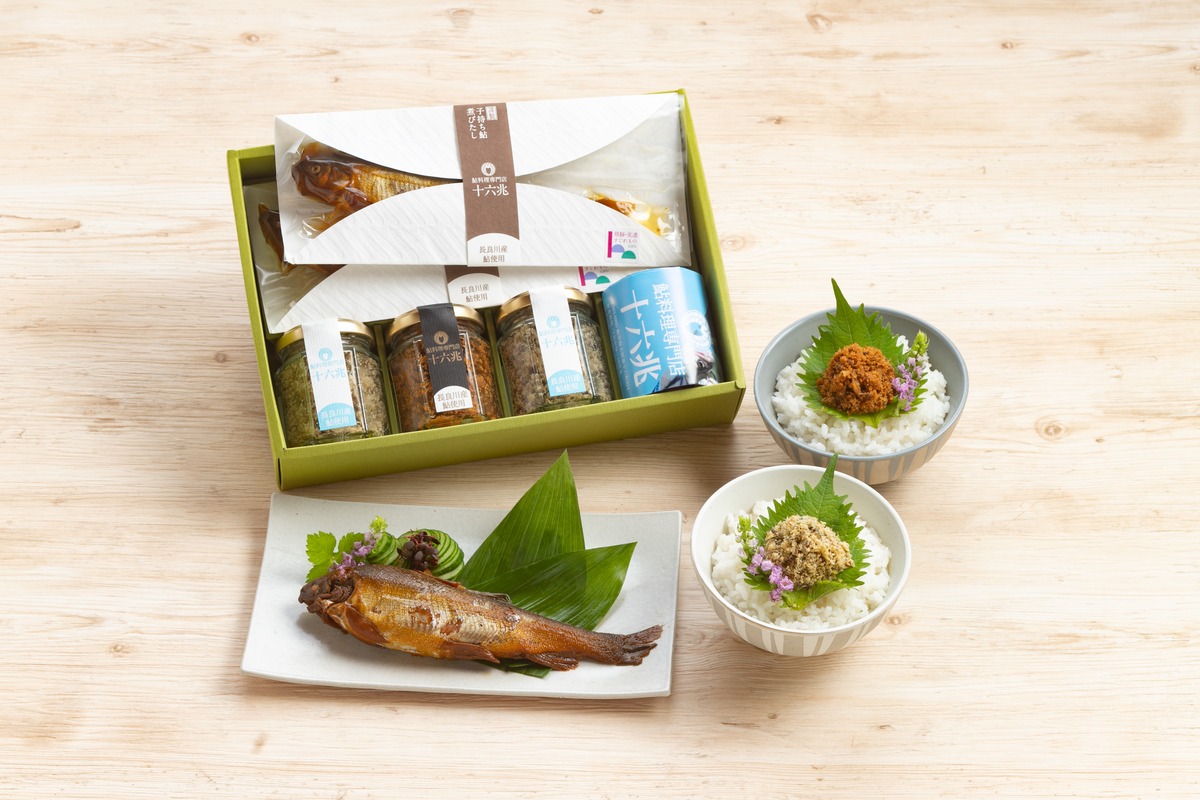 鮎料理専門店 十六兆 鮎ごはん2種と子持ち鮎煮びたしの食べ比べギフト（3種5食）全体像